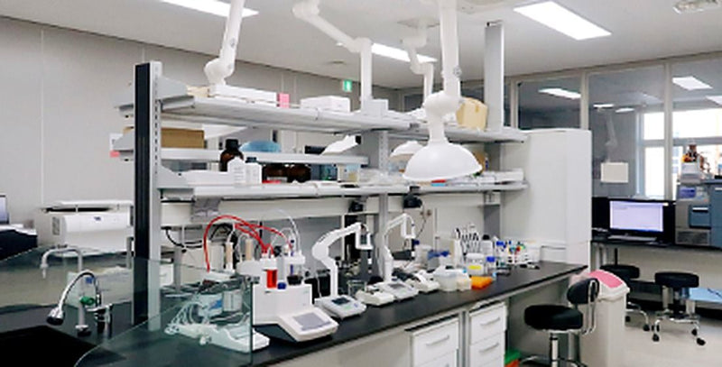 Analysis bench in a quality-control lab